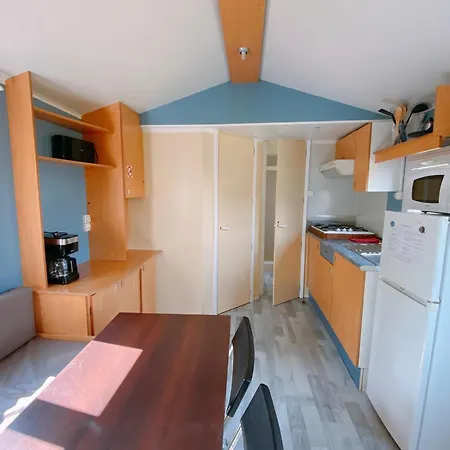 Kamp alanı Les Avenieres Manthes
