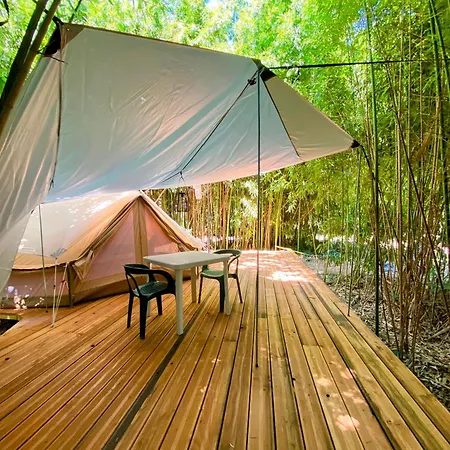Les Avenieres Camping *