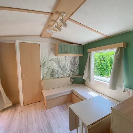 Les Avenières Camping *