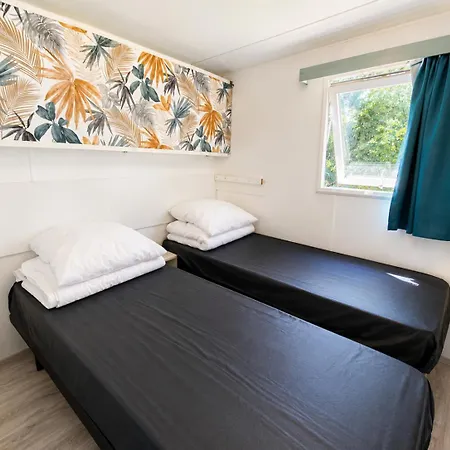 Camping Les Avenieres Manthes